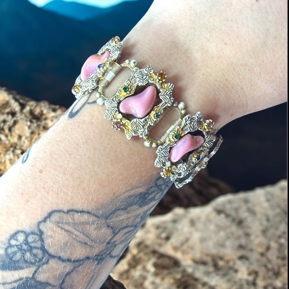 ✨ Vintage Statement Bracelet – Pink Iridescent Cabochons ✨
